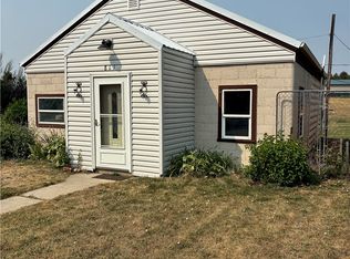 811 6th St W, Roundup, MT 59072