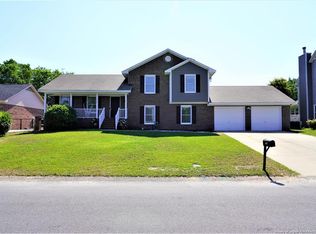 1749 Nuthatch Rd, Fayetteville, NC 28304