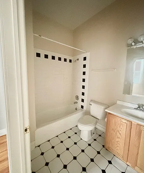 1459 N Milwaukee Ave — Photo 8