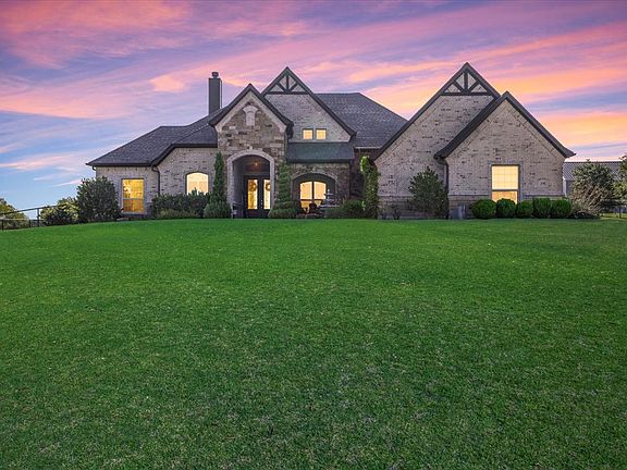 3rd image of 140 Lucky Ridge Ln