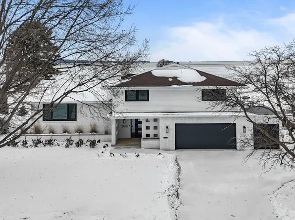 2180 White Swan Dr, Oshkosh, WI 54901