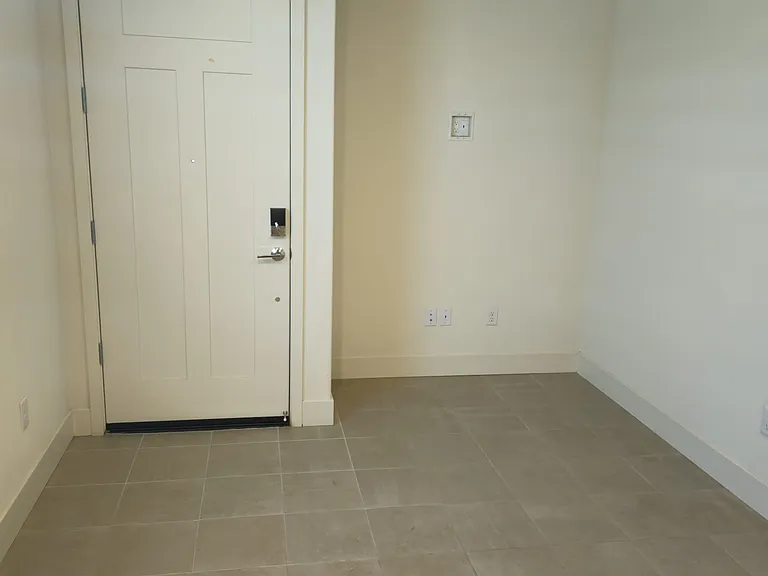 Kitchen/Living room - other side
