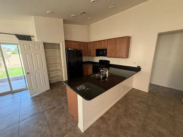 932 W Hot Springs Trl — Photo 4