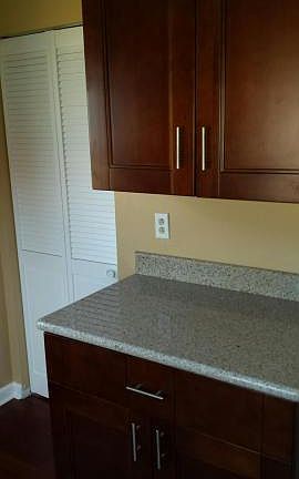 5th image of 568 Sheldon Ave