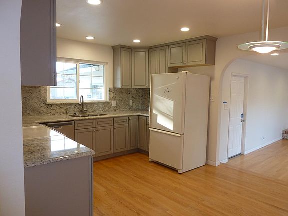 3rd image of 2147 Briarwood Dr