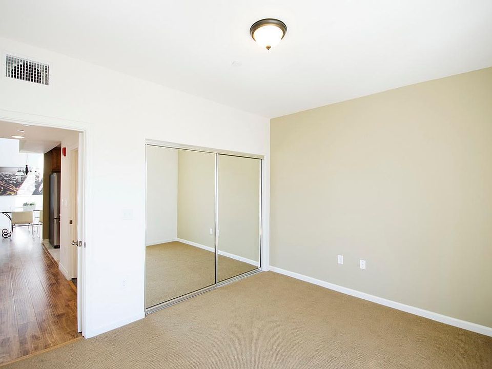 1st image of 546 N Oxford Ave #304