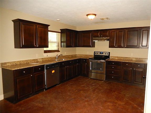 4th image of 555 Ethel Dr