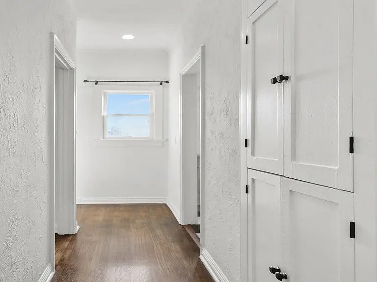 1311 N Hayworth Ave — Photo 11