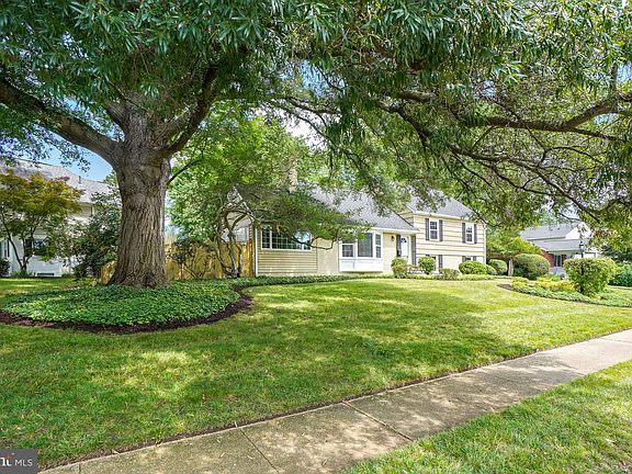 3rd image of 8524 Doter Dr