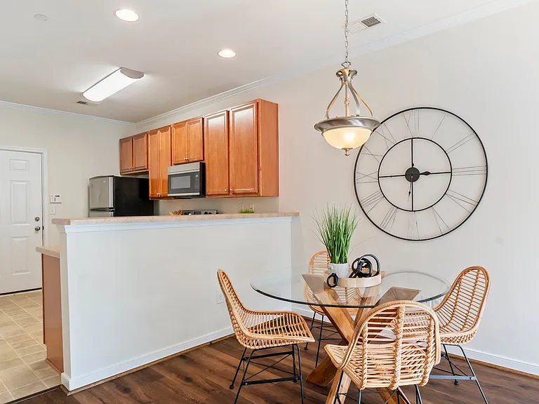 650 Claire Ln — Photo 7