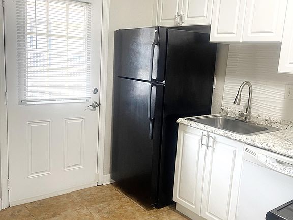 3rd image of 324 Oak Rose Ln APT 202