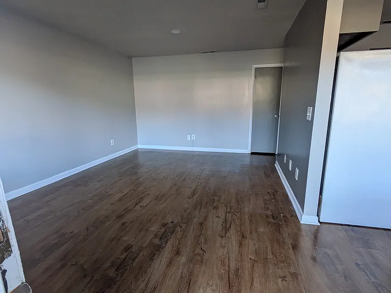 Torrance Apartment — Photo 6