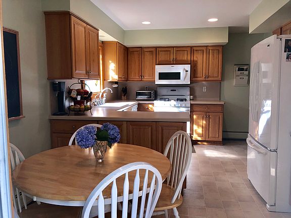 4th image of 7 Auburn Dr