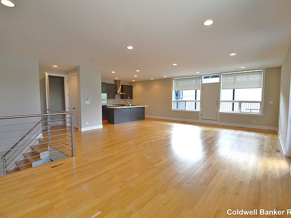 3rd image of 1637 W Warren Blvd #1S