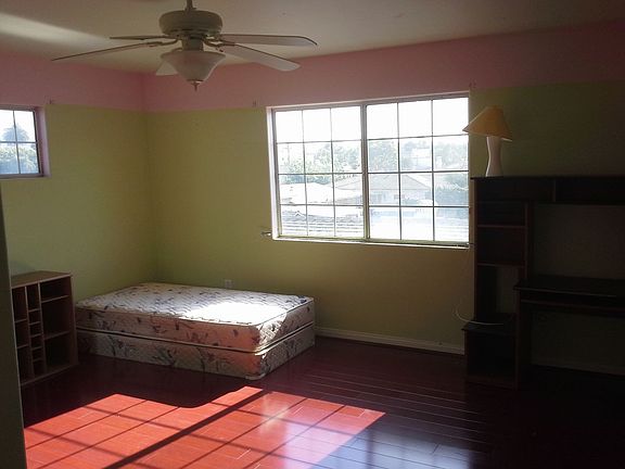 2nd bedroom