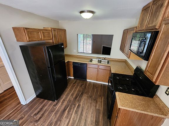 2nd image of 1220 Oakplace Dr SW APT C
