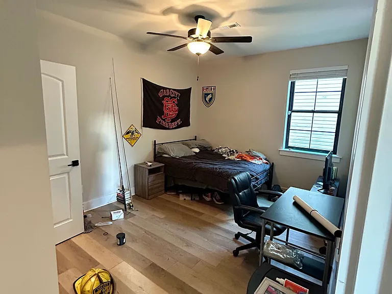 944 Irwin St — Photo 15