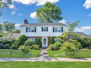 137 Driscoll Ave, Rockville Centre, NY 11570