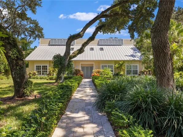 1502/1500 Club Dr, Vero Beach, FL 32963