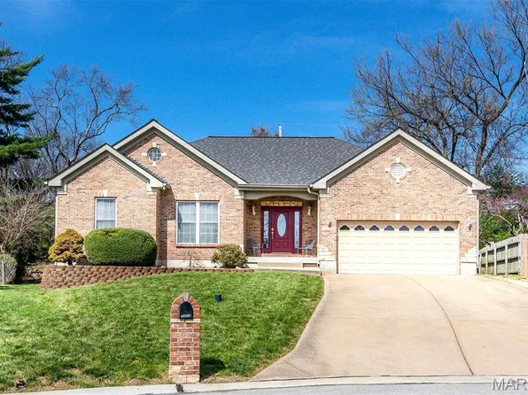 10825 Larkspur Dr, Saint Louis, MO 63123