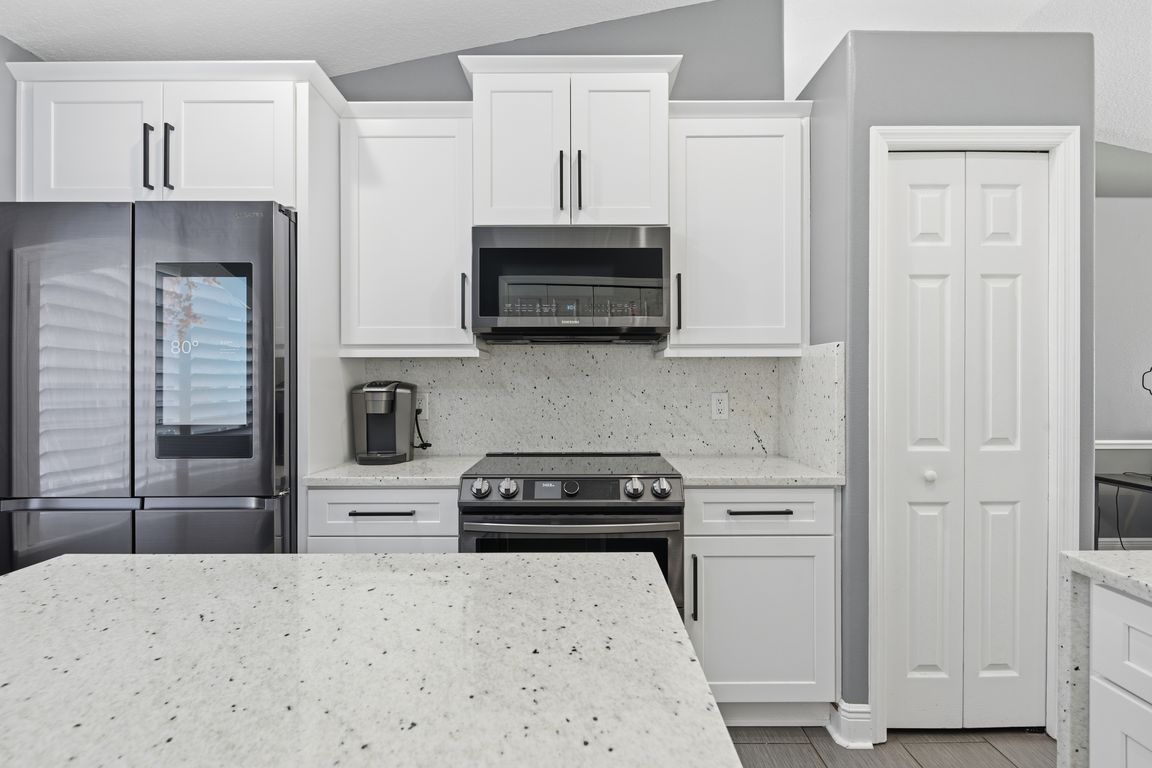 next background image