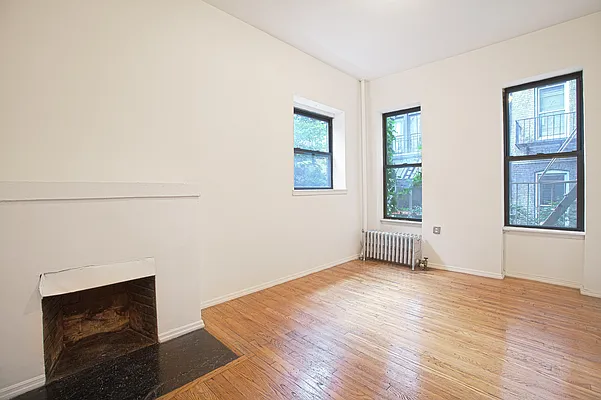 Rented by Oxford Property Group | media 12