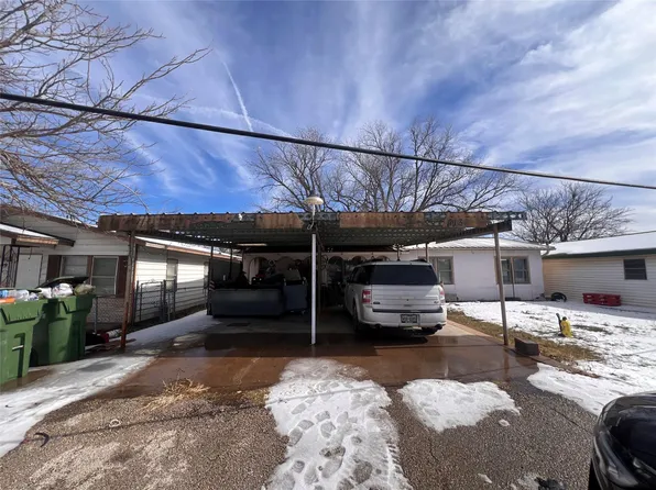 513 Scott St, Tye, TX 79563