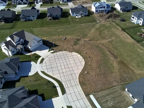 18079 Hammontree Cir, Clive, IA 50325