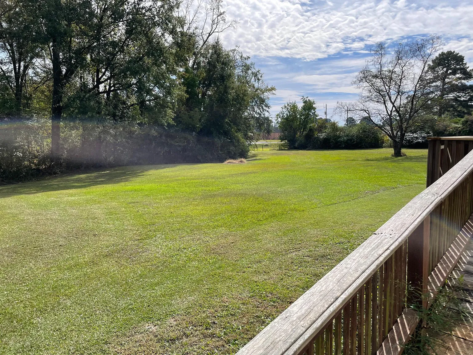 E Columbia, Magnolia — Photo 3