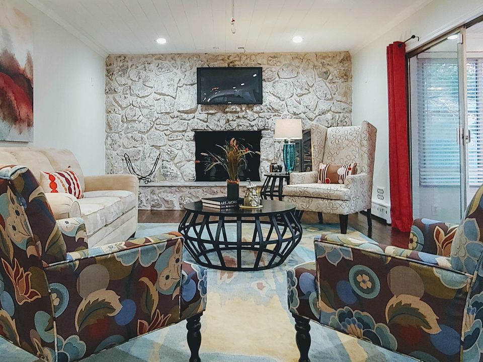 1st image of 6812 Meadowlawn Dr