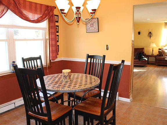 4th image of 67 Stowe Dr