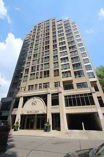 40 Scollard St Photo 1