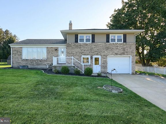 3rd image of 718 Stoverstown Rd