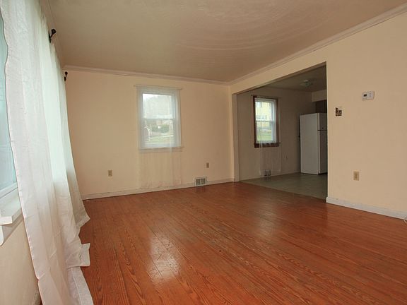 2nd image of 2057 Broadway Ave