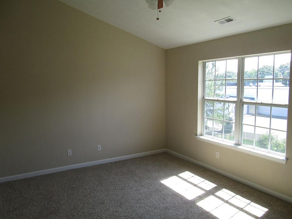 1st image of 370 Francisco Way