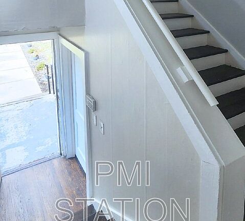 4th image of 301 Chelsea Ave #1/2