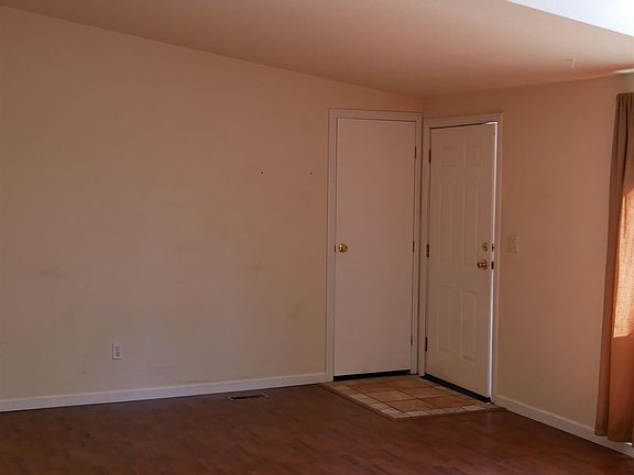 5th image of 165 Heritage Dr