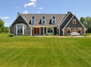 W326N9586 Peradell Ct, Hartland, WI 53029
