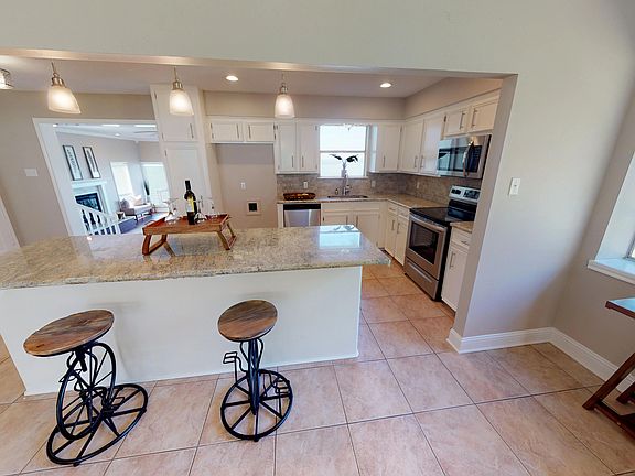 3rd image of 484 Cedar Ln