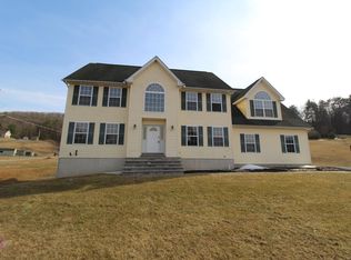 168 Old Stagecoach Rd, Gilbert, PA 18331