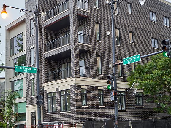 2nd image of 5652 N Ashland Ave