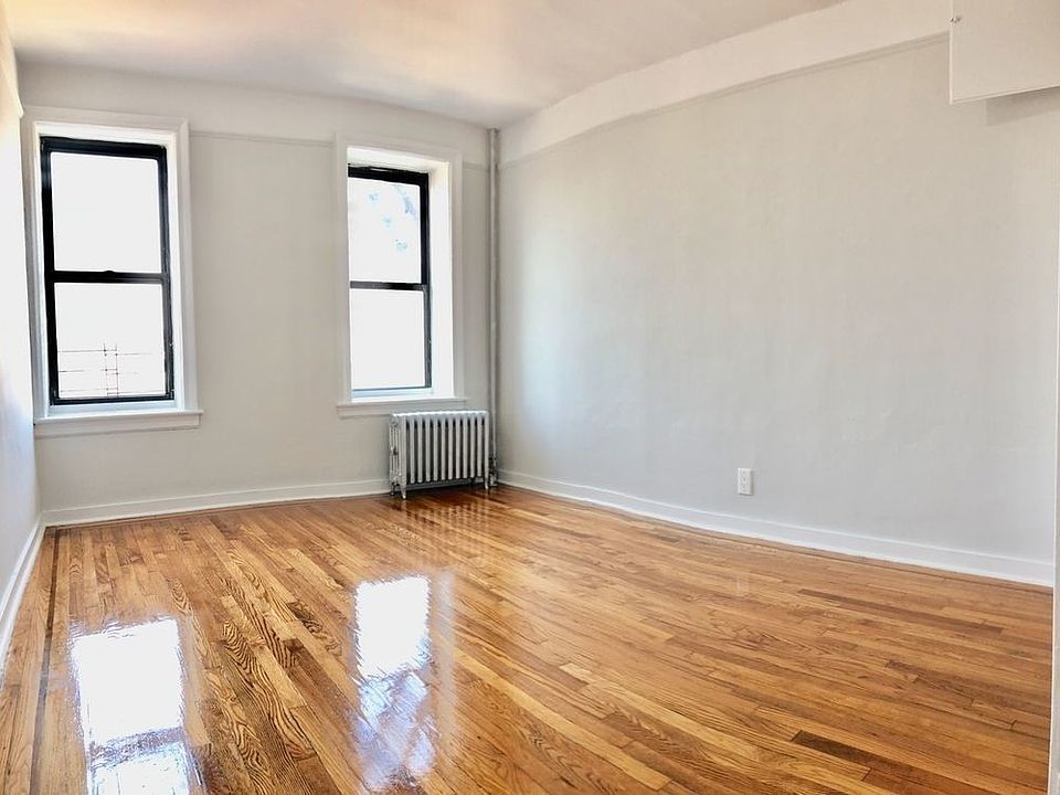 2nd image of 2015 E 7th St #8