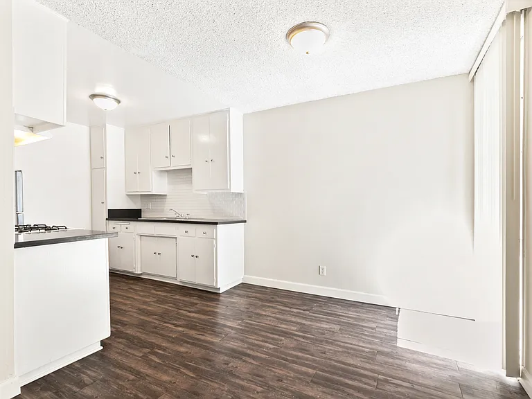 13505 Burbank Blvd #2 — Photo 7