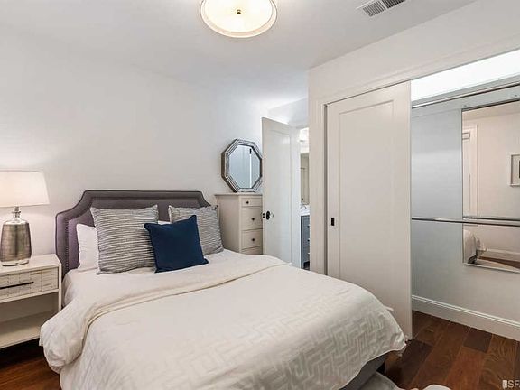 4th image of 2457 Lombard St