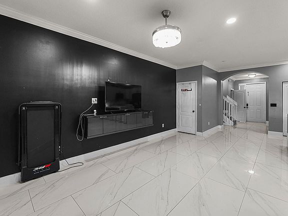 4th image of 6119 Seminole Gardens Circle