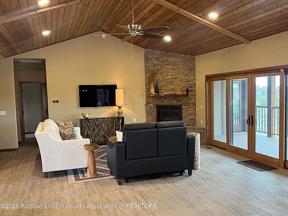 2nd image of 282 Lincoln Hills Dr