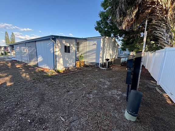 3rd image of 9109 Rawlins Ave