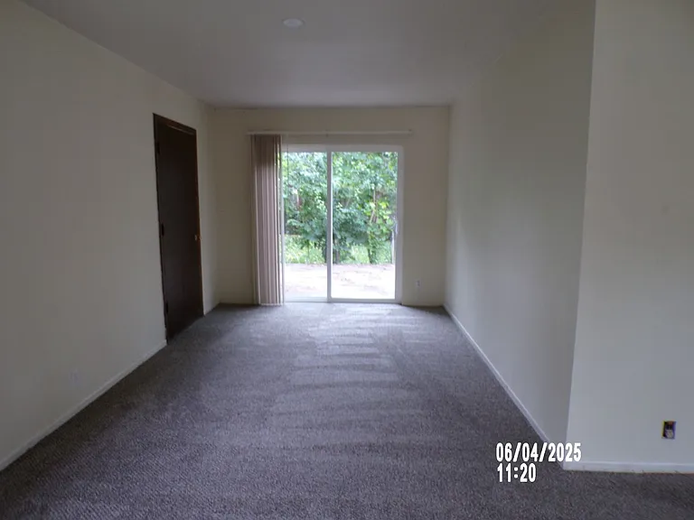 315 SE Lilly Ave — Photo 3