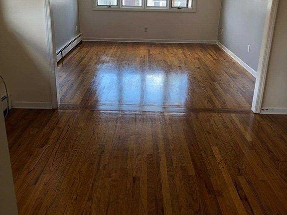 2nd image of 138 Eagle St Floor 2