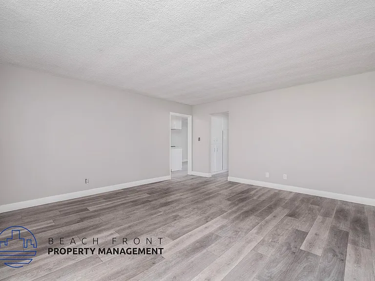 355 Coronado Ave. — Photo 10